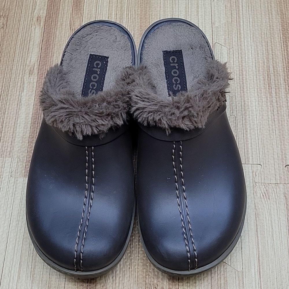CROCS Faux Fur Lined Size 6